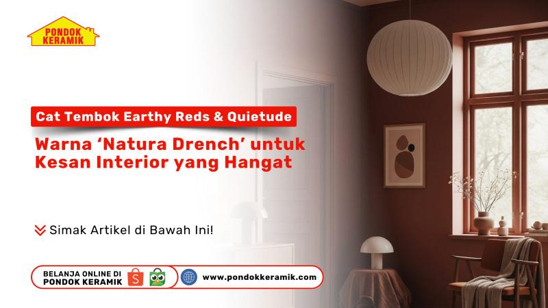 Ruangan interior dengan nuansa hangat berwarna earthy red, dilengkapi furnitur minimalis dan jendela besar, serta teks promosi cat tembok warna Natura Drench dari Pondok Keramik.
