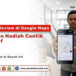 Berikan review di Google Maps dan dapatkan hadiah. Seorang pria memegang ponsel yang menampilkan aplikasi Google Maps dengan lokasi Pondok Keramik