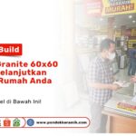 Seorang staf sedang menjelaskan Promo Granite 60x60 untuk Melanjutkan Proyek Rumah Anda kepada pelanggan