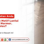 Tiga sampel ubin yang menunjukkan motif berbeda: marmer abu-abu, serat kayu cokelat, dan putih polos sebagai pilihan gaya hidup