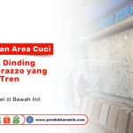 Display keramik dinding motif terazzo dengan fragmen warna cokelat dan abu-abu di showroom Pondok Keramik