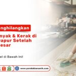Seorang wanita sedang mempraktikkan Cara Menghilangkan Noda Minyak & Kerak di Lantai Dapur menggunakan sikat