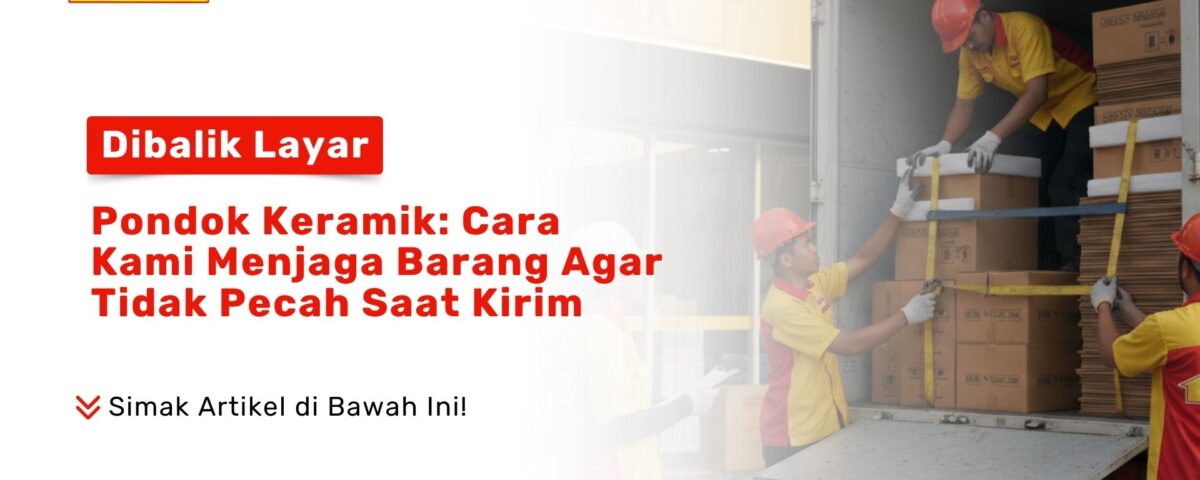 Staf Pondok Keramik mengikat tumpukan kardus keramik di truk pengiriman menggunakan tali pengaman