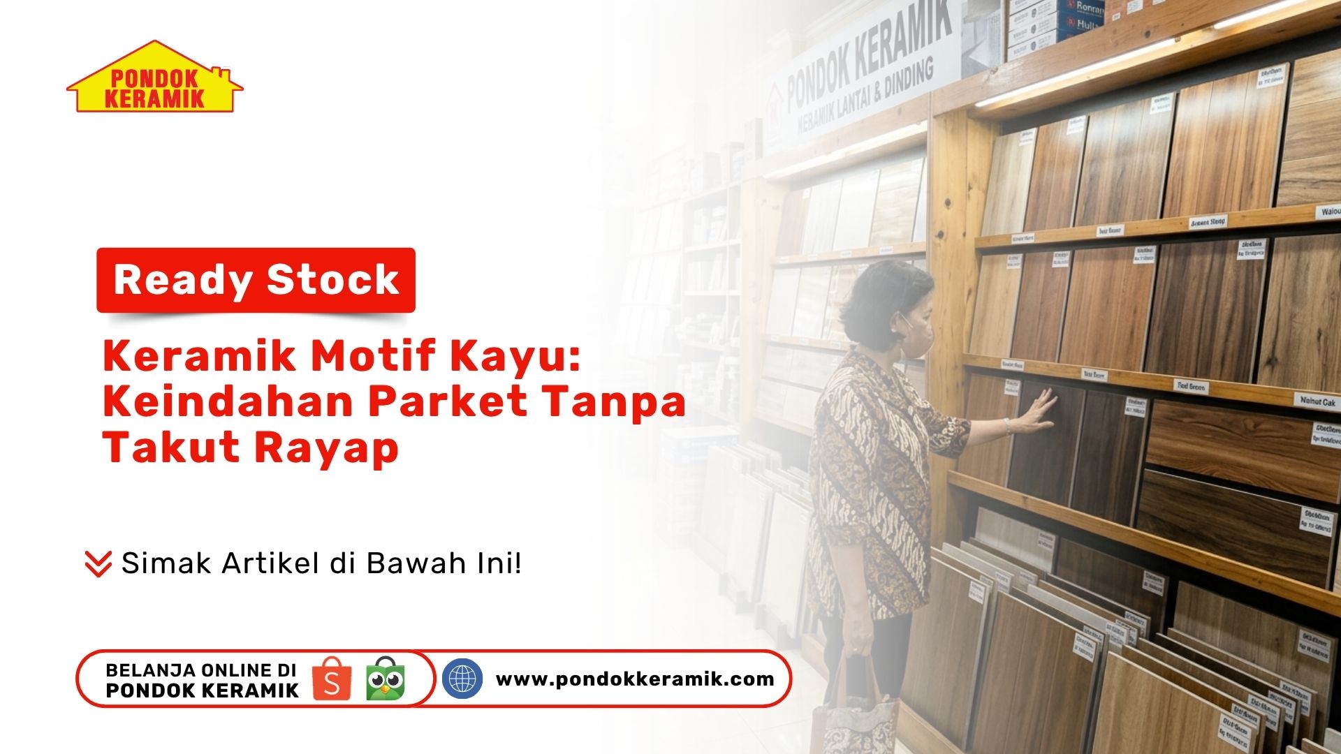 Seorang pelanggan sedang melihat koleksi display Keramik Motif Kayu: Keindahan Parket Tanpa Takut Rayap