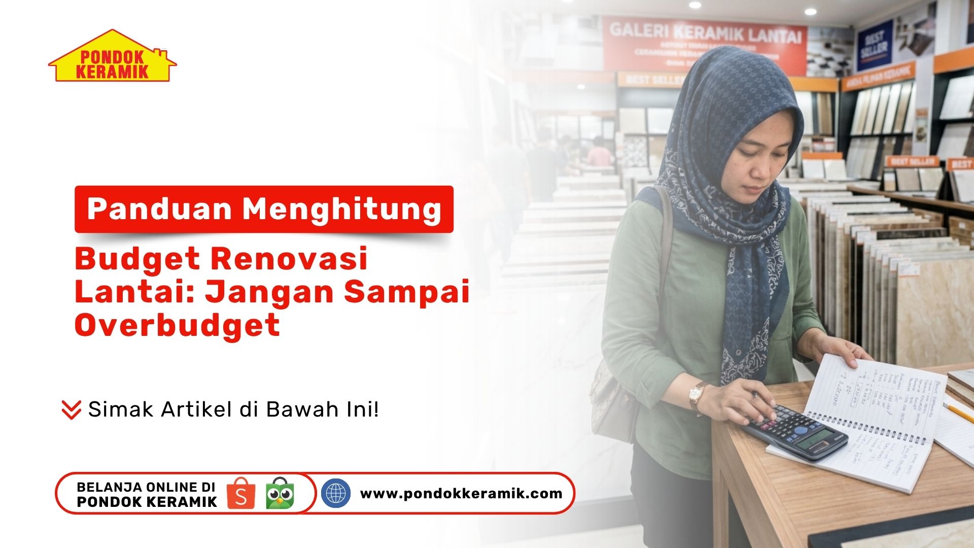 Seorang wanita berhijab sedang menghitung catatan nota keuangan renovasi menggunakan kalkulator digital di dalam Toko Pondok Keramik